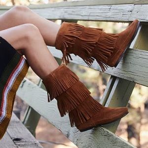 Minnetonka 3-Layer Fringe Boots / Moccasins